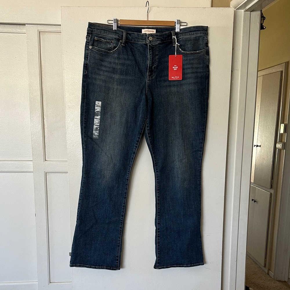 Lucky Brand Indigo Sweet Mid Rise Boot Cut Jeans. Size 20/ 35r.